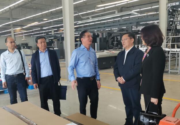 滕方遷調研國內膠印版材市場 